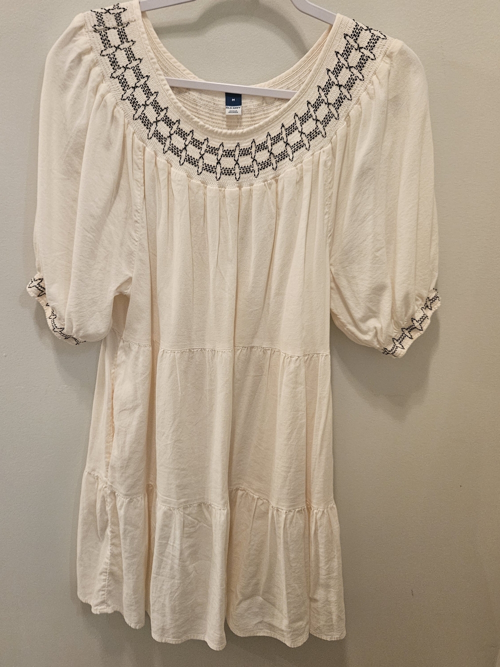 Old NAVY Cream Embroidered Puff-Sleeve Peasant Top